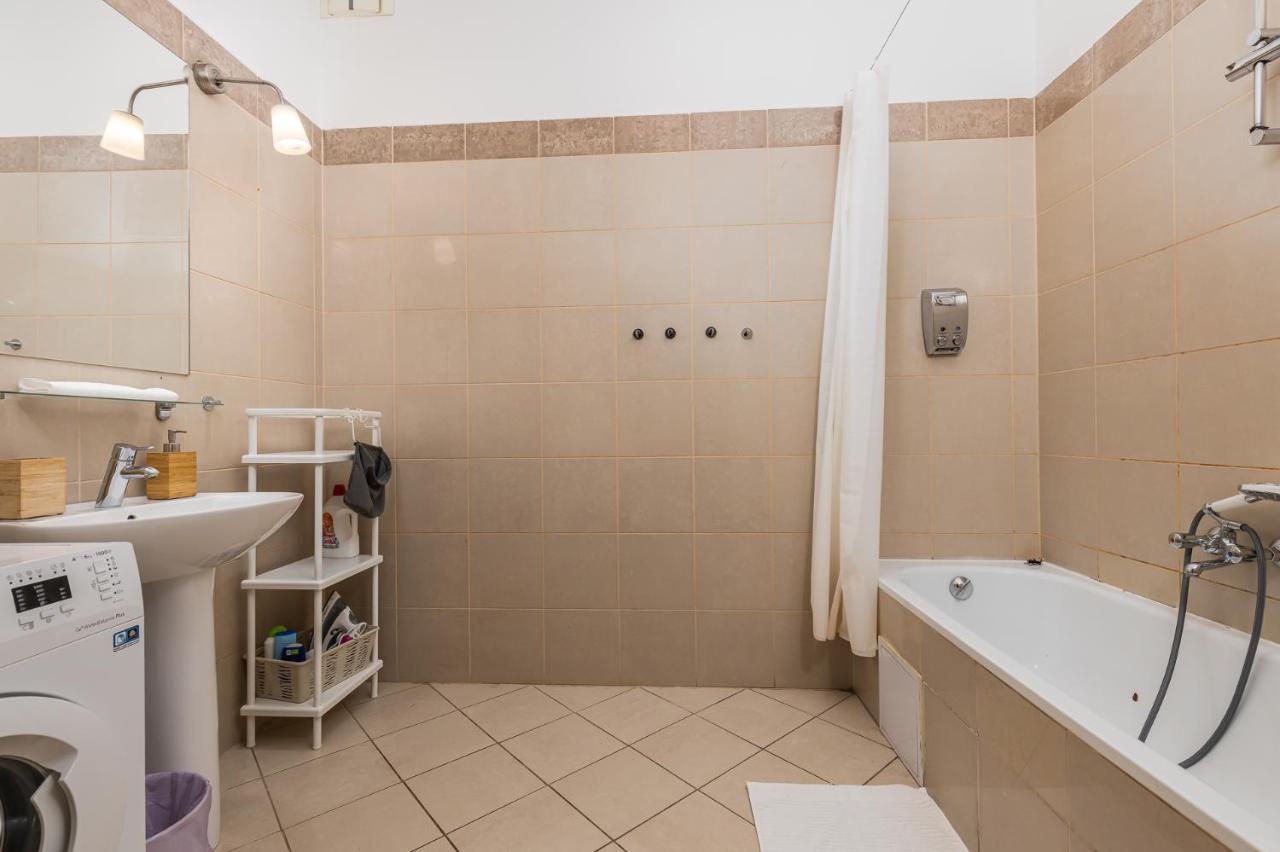 Cosy 1 Bedroom Apartment In Gozsdu Court Budapest Exteriör bild